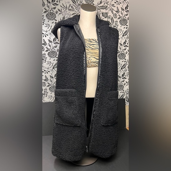 Sam Edelman NWOT Hooded Faux Fur
Teddy Vest Medium - Picture 3 of 12